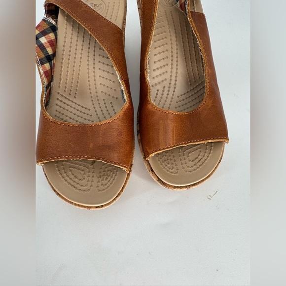 Crocs A-Leigh Brown Leather Slingback Cork Wedge Heels Sandals - Picture 6 of 7